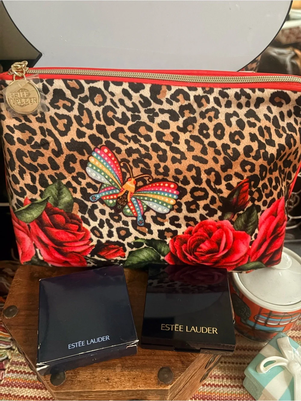 Estée Lauder Cosmetics Pouch + Eyeshadow NWOT - Picture 3 of 6